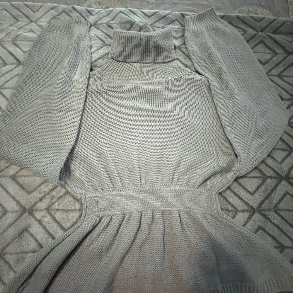 Gray size small waist clenching turtleneck sweater